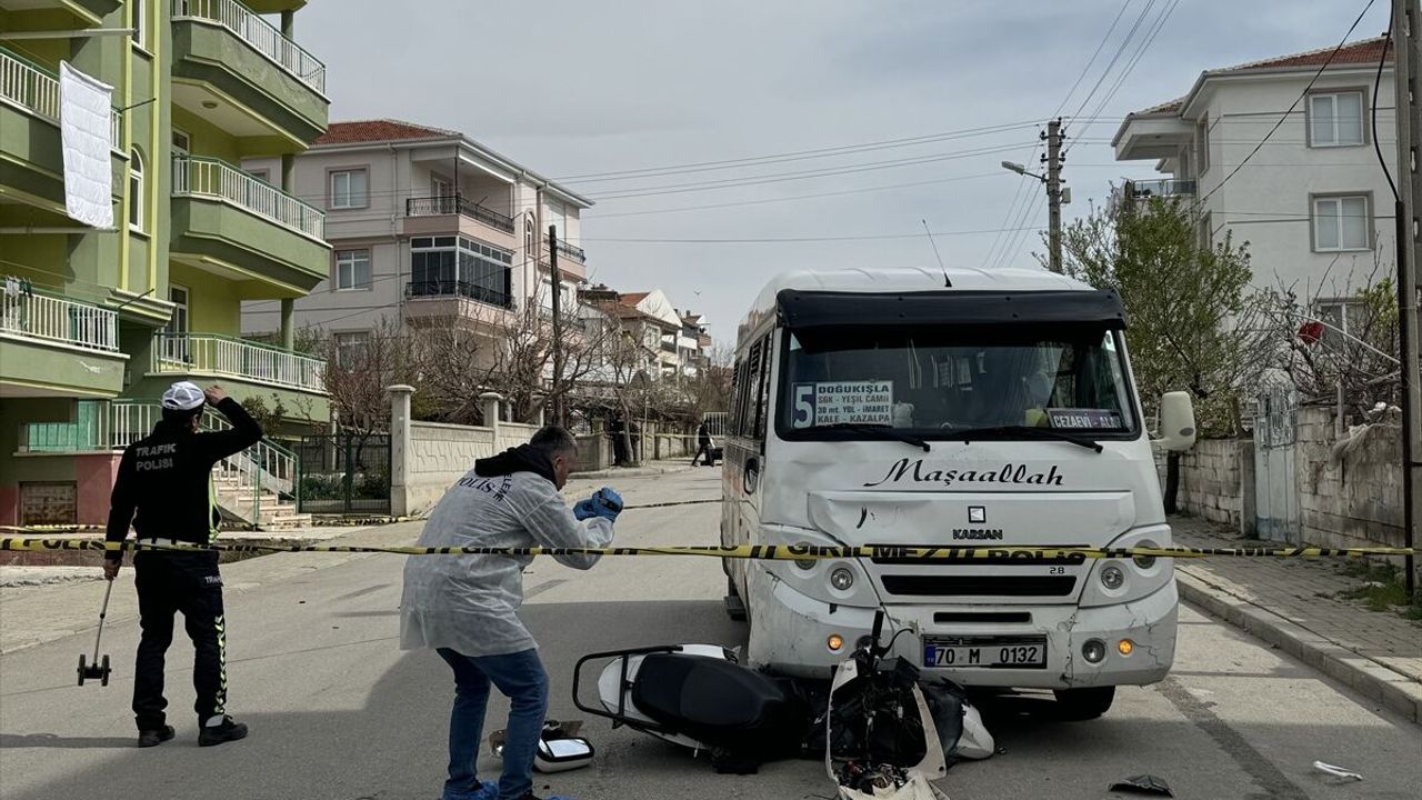 Karaman trafik kazası: Elektrikli motosikletle minibüse çarpan 2 çocuk ağır yaralandı