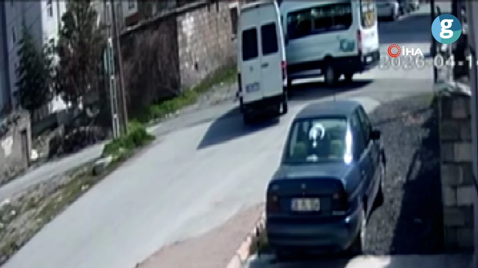 ocasinan'da iki servis aracı birbirine girdi: Beş kişi yaralandı