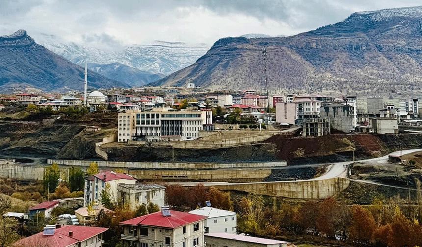 Son dk. Derecik'te trafik kazası: Yaralılar var