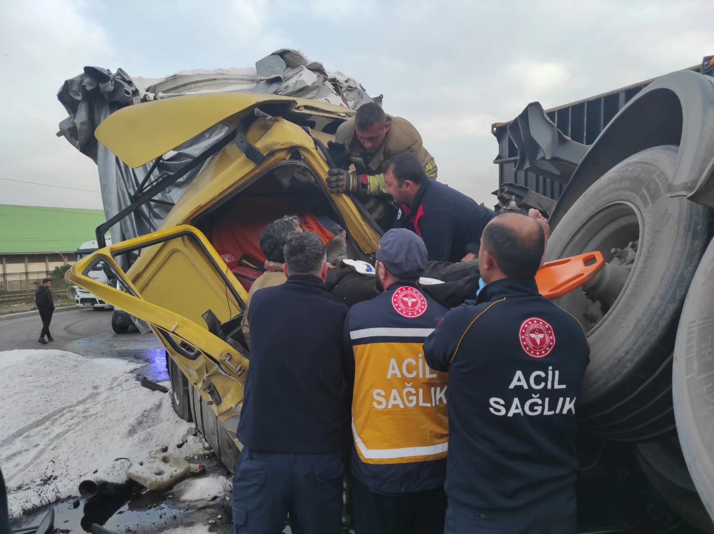 İskenderun’da E-5 Karayolunda Trafik Kazası: 3 Yaralı