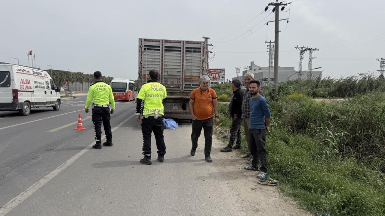 Mersin’de Feci Kaza: Motosikletli Sürücü Kamyona Çarptı