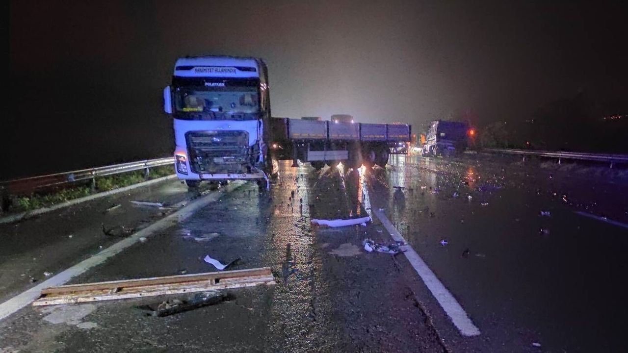 Gaziantep trafik kazası: TAG Otoyolu'nda kamyonet ile çekici çarpıştı, 1 ölü 1 yaralı