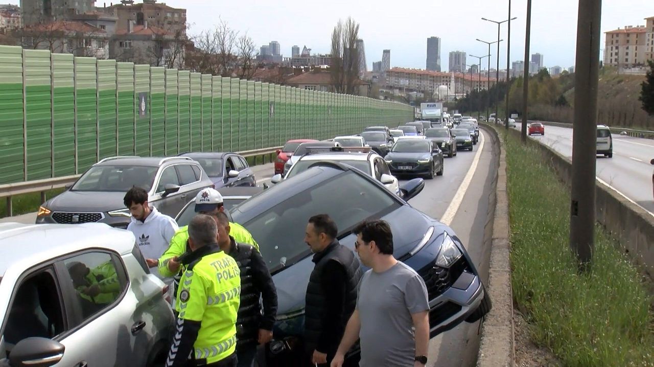 Kartal'da zincirleme kaza