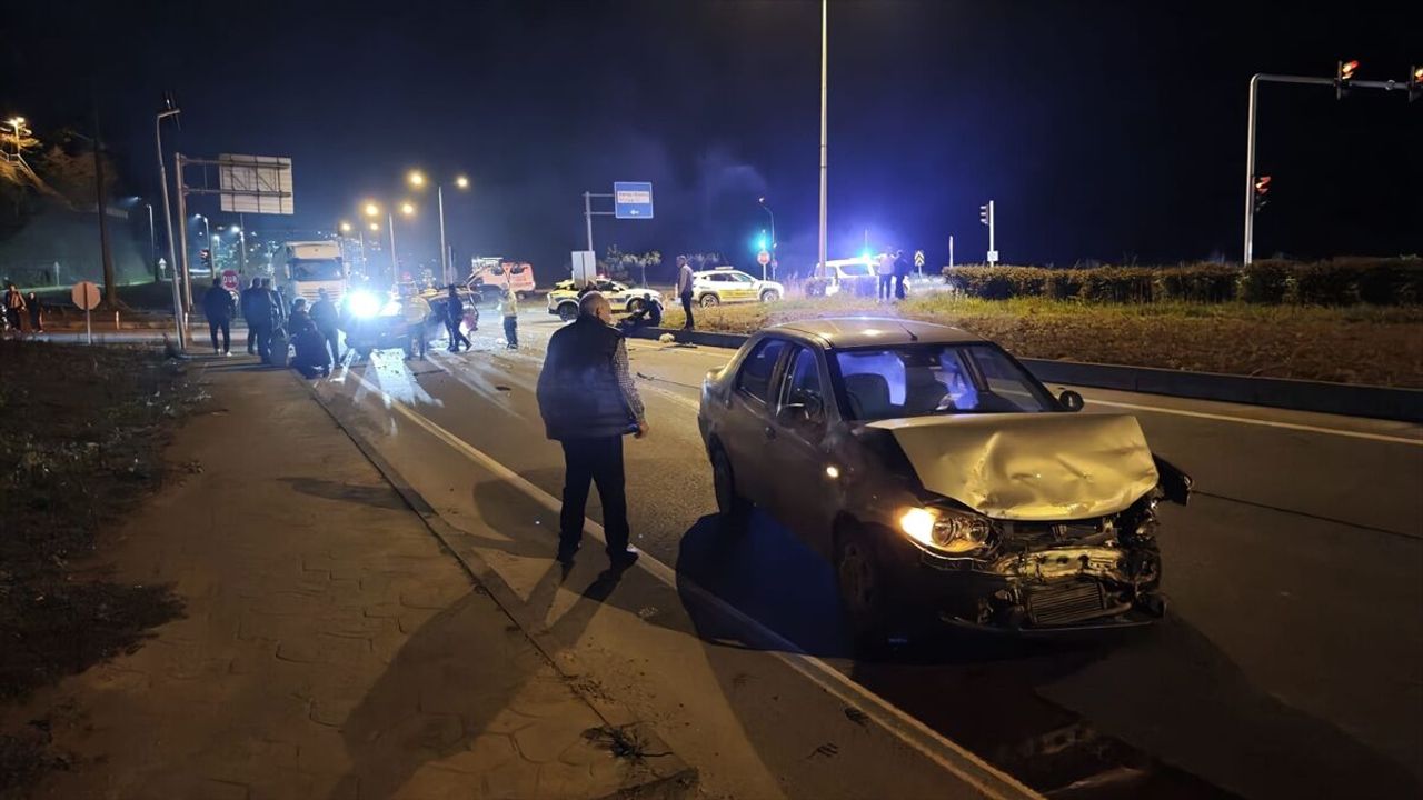Rize'de iki aracın çarpıştığı trafik kazasında 4 yaralı