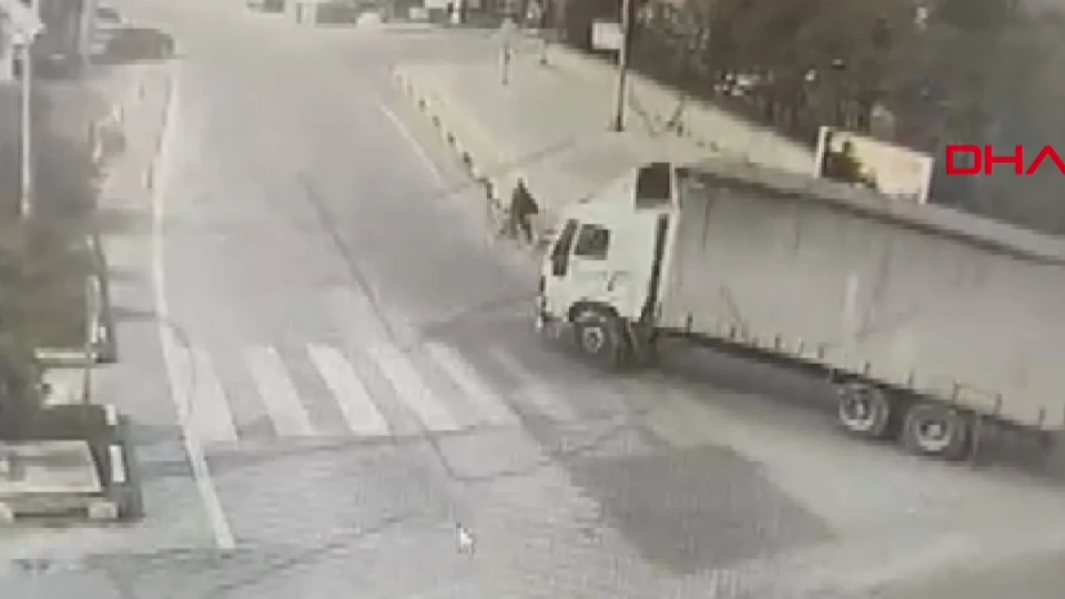 Zonguldak'ta yaya geçidi yakınında kaza: 19 yaşındaki genç öldü | ZONGULDAK HABERLERİ