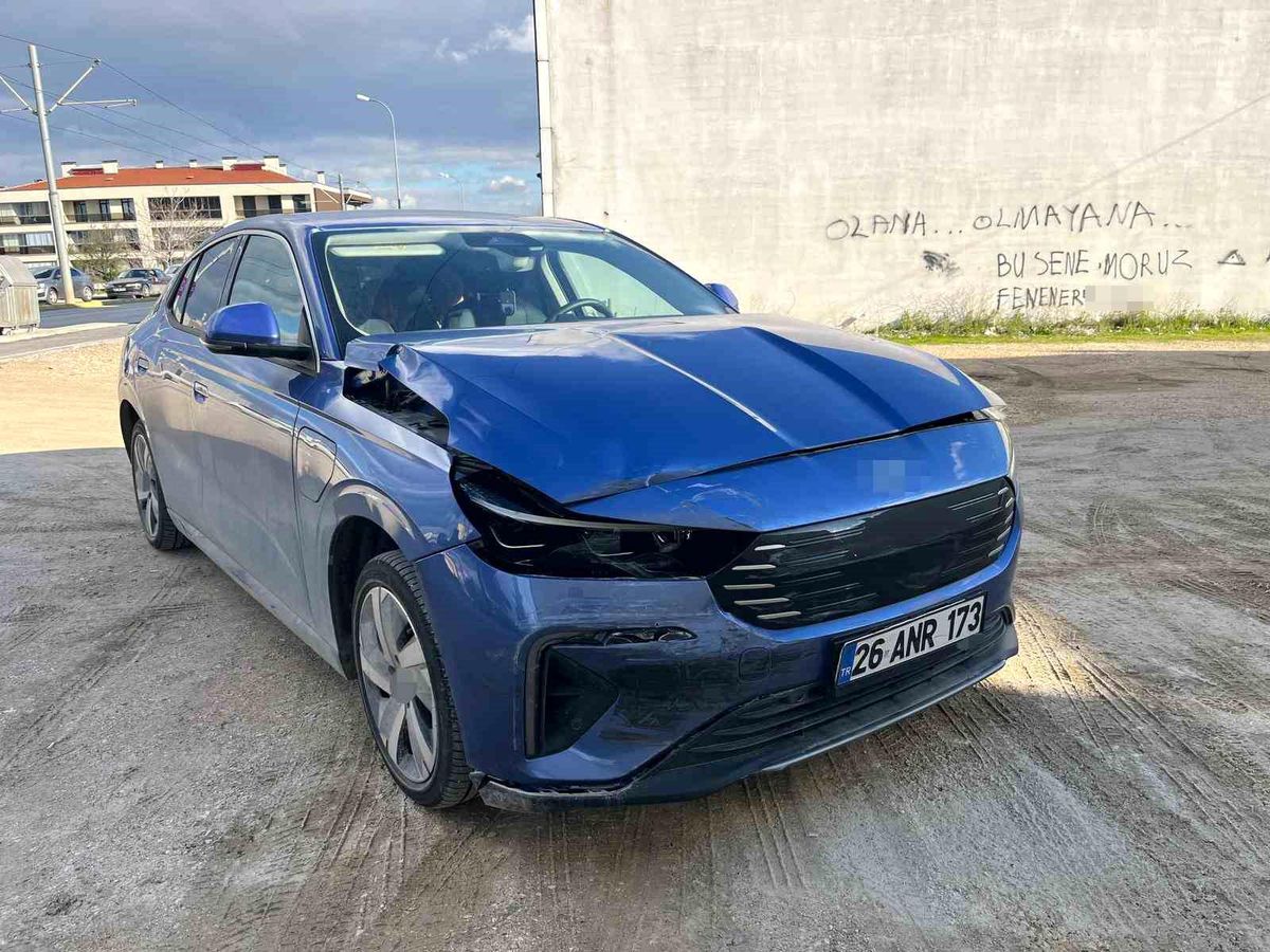 Eskişehir'de Trafik Kazası: 2 Çocuk Yaralandı