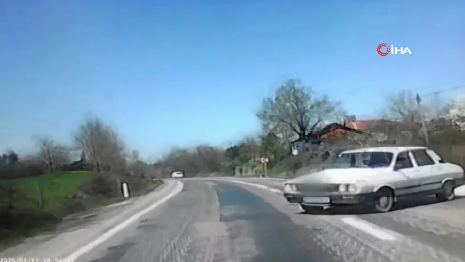 Kozcağız'da iki aracın çarpıştığı trafik kazasında sürücü ehliyetsiz çıktı