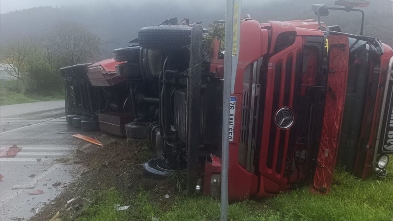 Sivas Koyulhisar’da tır kazası: 1 yaralı