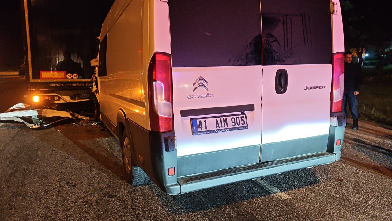 SON DAKİKA: Edirne’de panelvan ve tırın çarpıştığı trafik kazasında 1 ölü, 1 yaralı