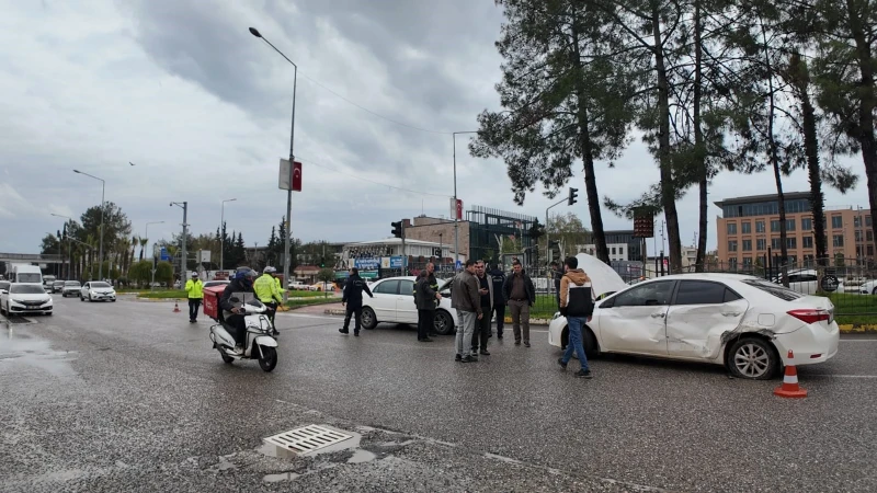 Adıyaman’da zincirleme kaza: Dört araç bir birine girdi