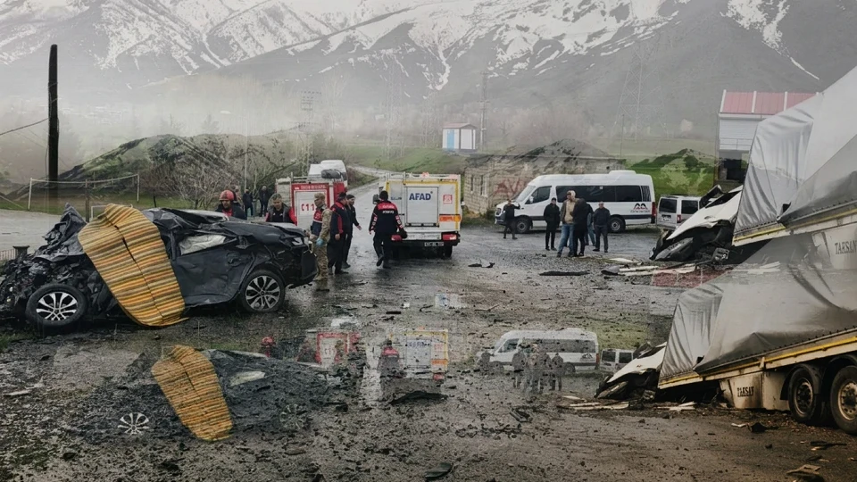 Bitlis Tatvan Kaza: 2 Kişi Hayatını Kaybetti, DSİ Şube Müdürü Yıldız Da Araçtaydı | YEREL Haberler