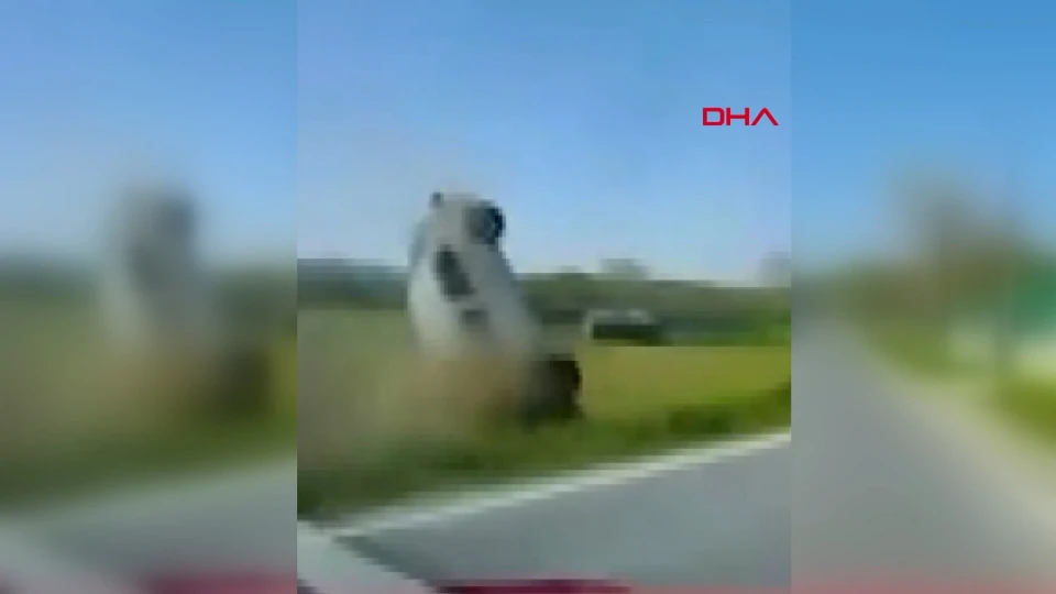Çatalca Karacaköy'de şarampole yuvarlanan otomobilde iki kişi yaralandı