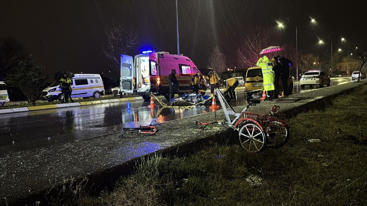 Erzincan’da taksi ile bisikletin çarpıştığı trafik kazasında 1 ölü