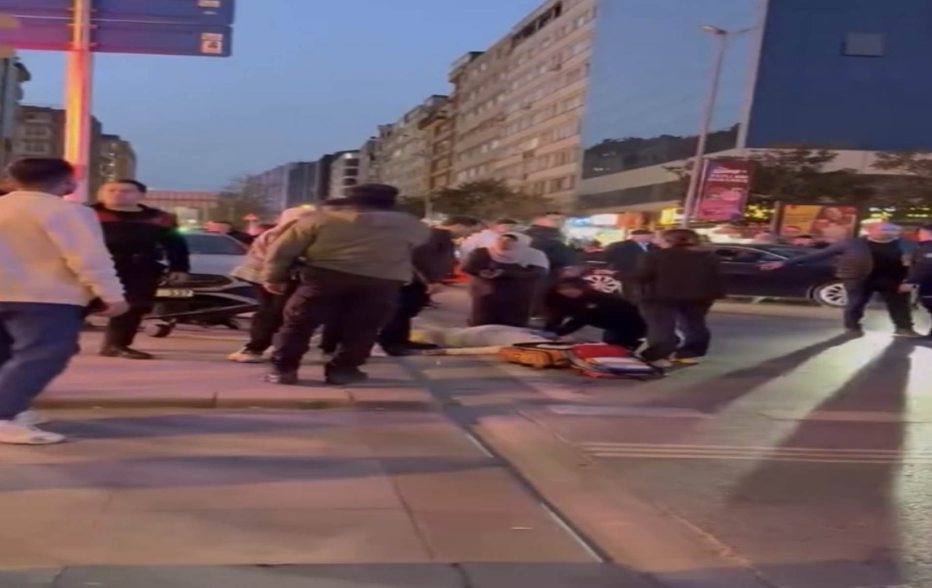 Şişli'de feci kaza. Üzerine direk devrilen Mısırlı turist yoğun bakımda