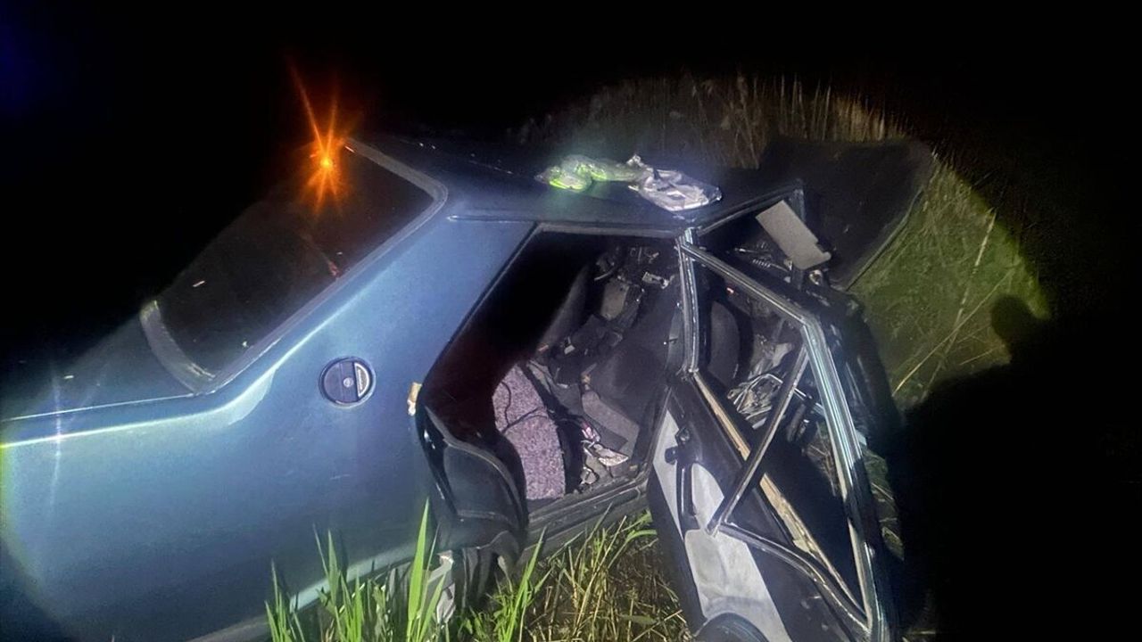 SON DAKİKA: Manisa'da aracın kanala devrildiği trafik kazasında 2 ölü, 5 yaralı