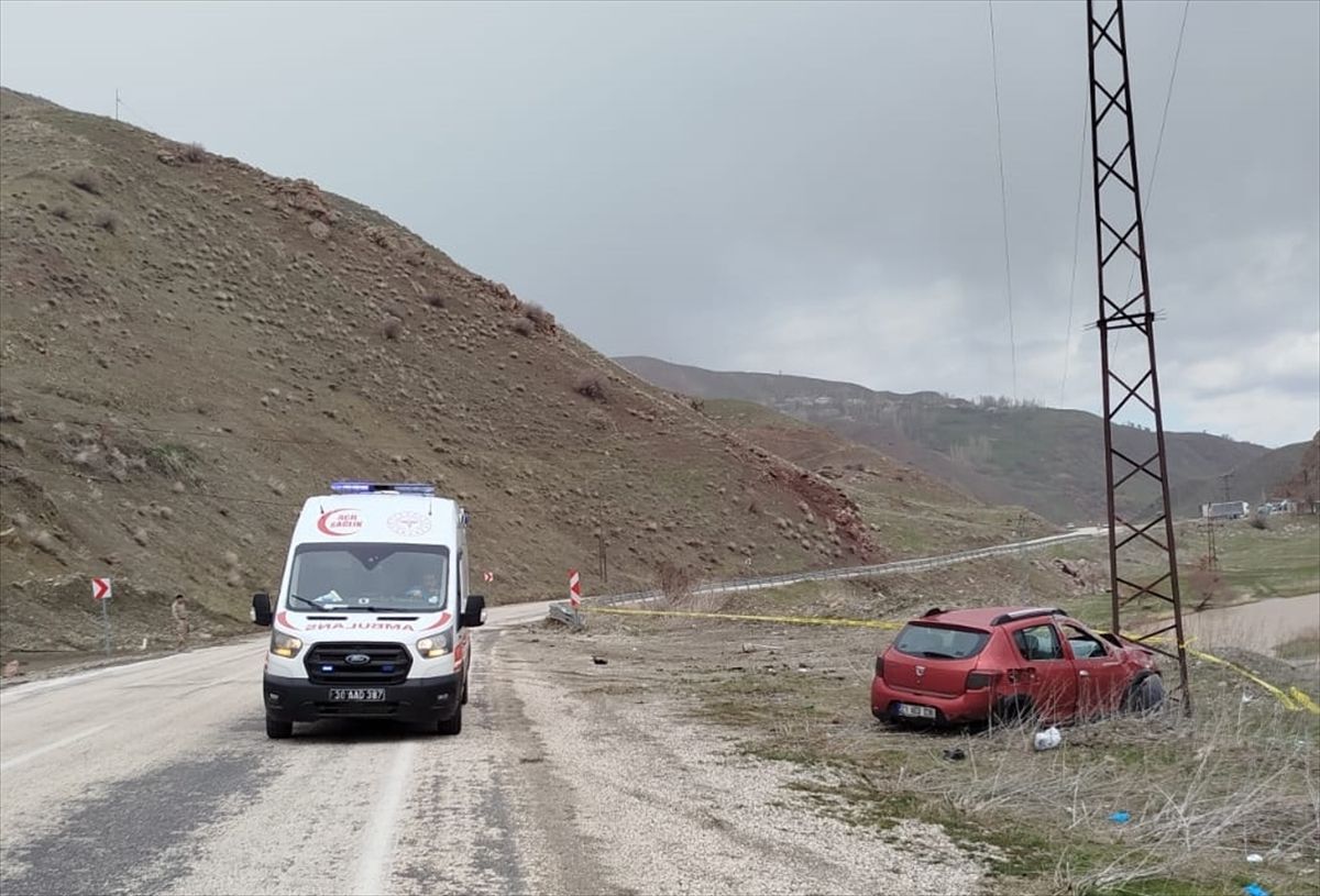 Hakkari'de Trafik Kazası: 1 Ölü, 1 Yaralı