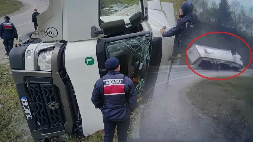 İnegöl trafik kazası: Tırın devrilme anı araç kamerasına yansıdı | Türkiye Haberleri