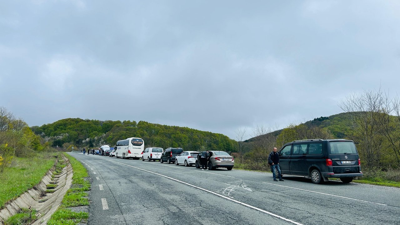 Dereköy Sınır Kapısı Yolunda Trafik Kazası: Yol Trafiğe Kapandı