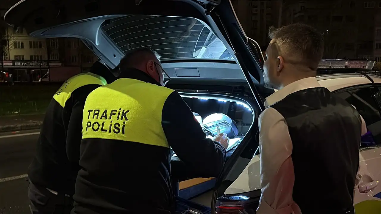 Alkollü sürücü ne yaptığını şaşırdı: Önce teşekkür etti, sonra zorluk çıkardı!