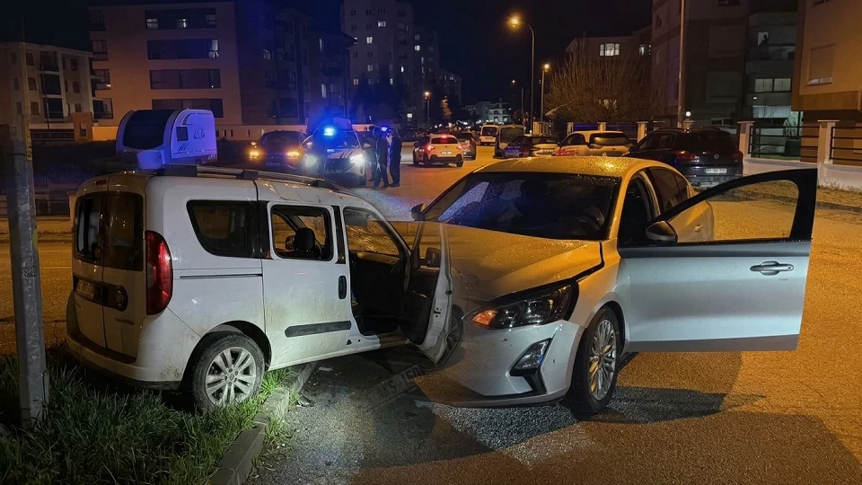 Eskişehir'de trafik kazası: Ehliyetsiz ve alkollü sürücülere toplam 117 bin lira ceza kesildi | ESKİŞEHİR HABERLERİ