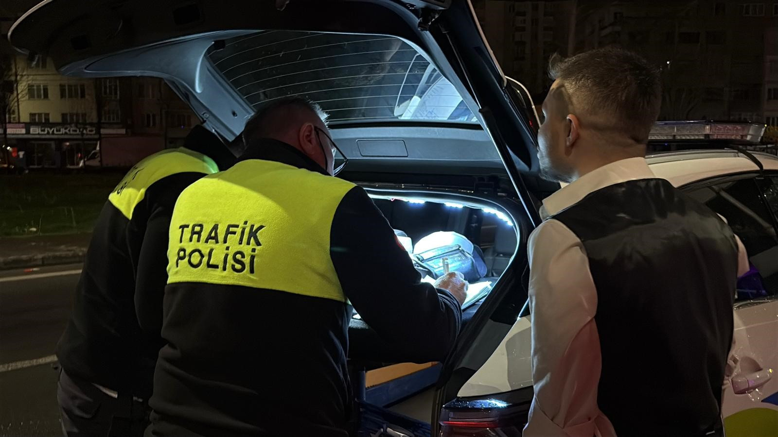 Kayseri'de kaza yapan alkollü sürücü önce polislere teşekkür etti sonra zorluk çıkardı! O anlar kamerada