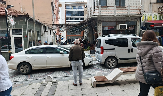 Kırklareli'nde Dur-Kalk Trafikte Kaza! Sürücüler Anlaşıp Ayrıldı