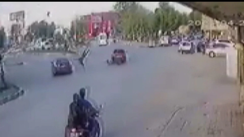 Cumhuriyet Mahallesi'nde kaza: 14 yaşındaki elektrikli bisiklet sürücüsü yaralandı