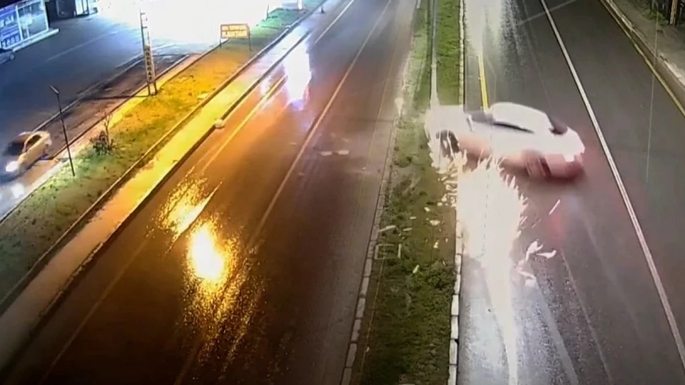 Malatya Battalgazi'de kontrolden çıkan otomobil kaza yaptı | MALATYA HABERLERİ