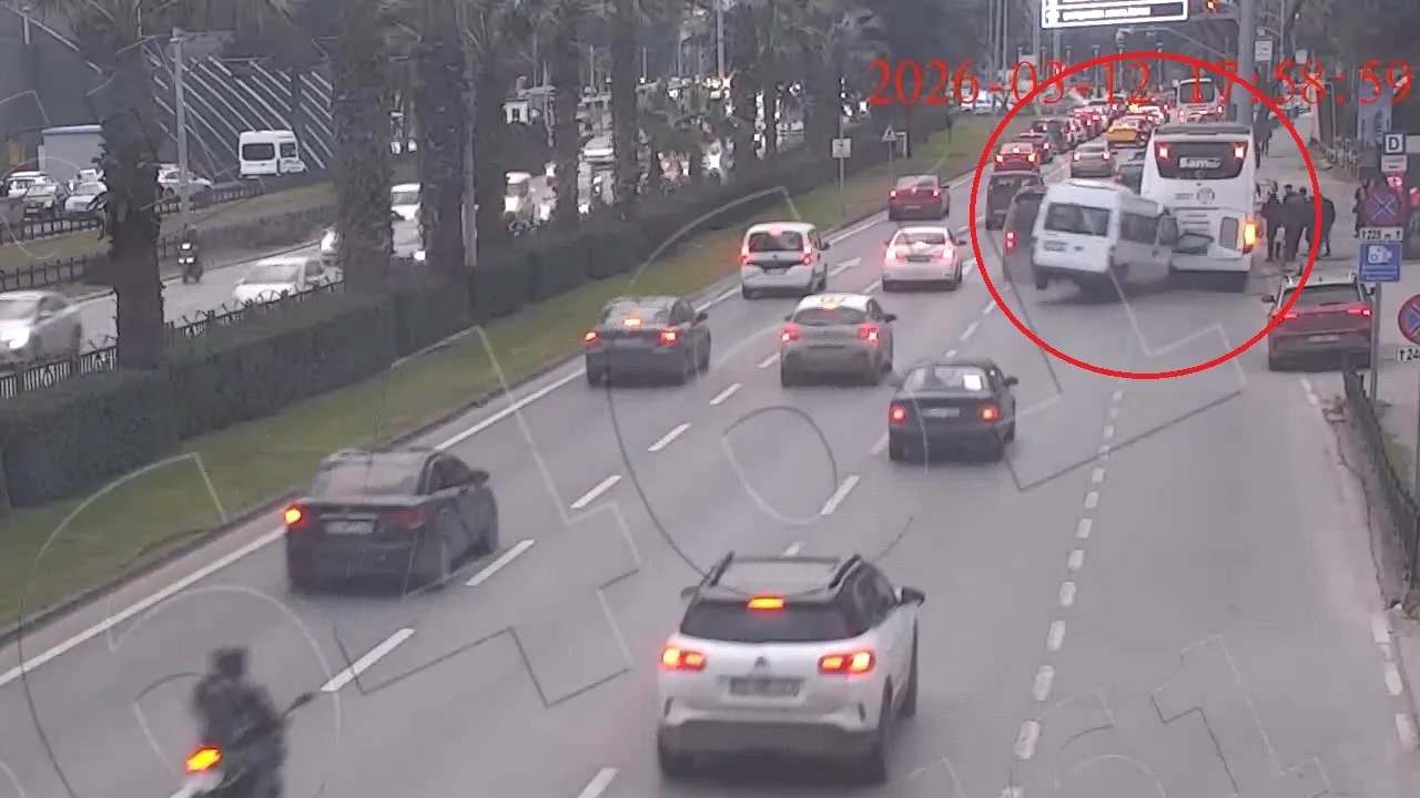 Samsun'da dikkatsizlik ve kural ihlallerinin neden olduğu kazalar anbean kamerada Video Haberi