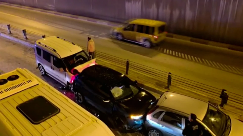 Antalya'da 11 aracın karıştığı zincirleme trafik kazası meydana geldi