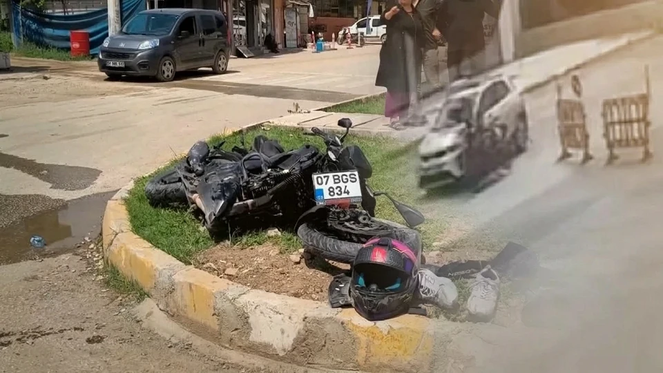Antalya'da motosiklet kazası: Kadın sürücü minibüs altında kaldı