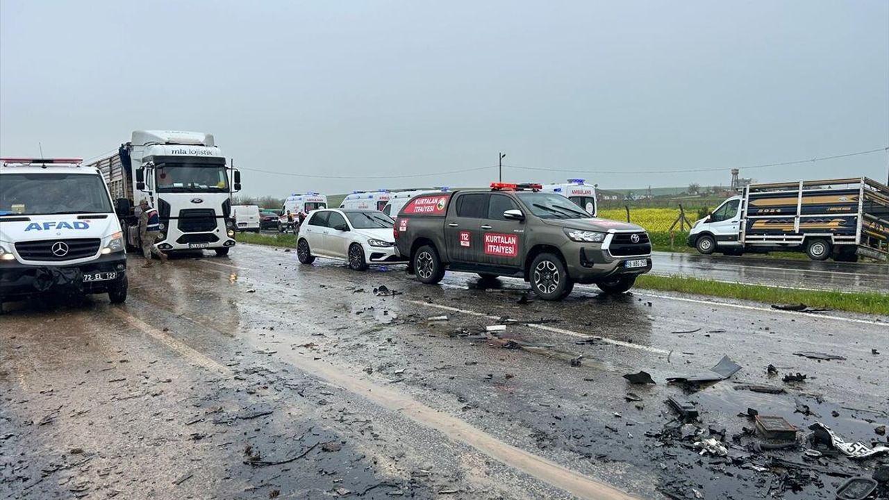 SON DAKİKA: Siirt Kurtalan’da feci trafik kazası, 2 ölü 3 yaralı