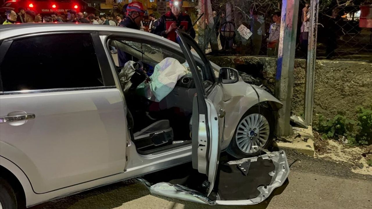 Adana Kozan’daki trafik kazasında iki araba çarpıştı: 4 yaralı