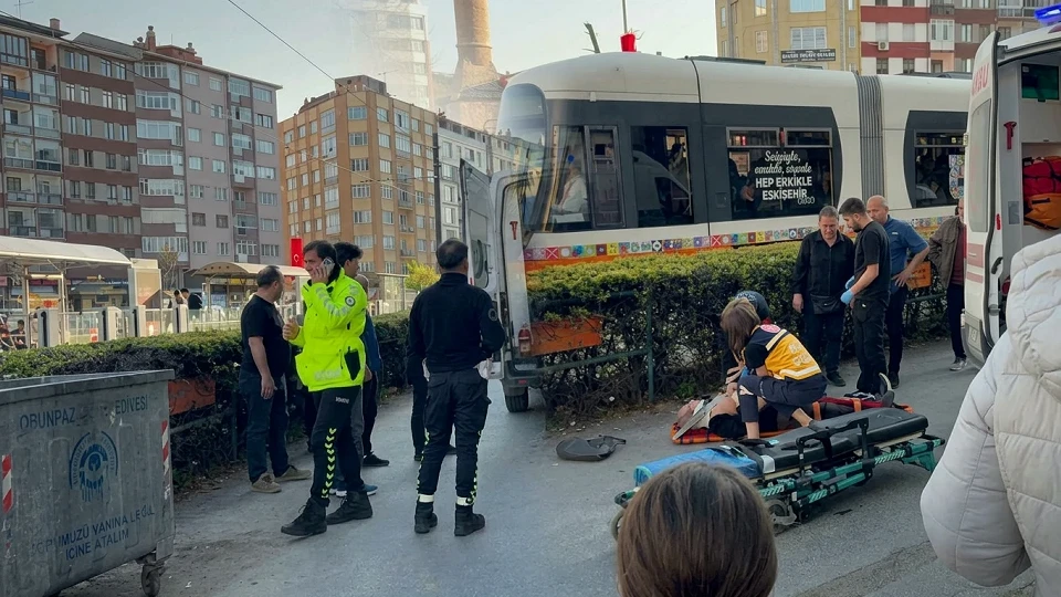 Eskişehir trafik kazası: Kaldırımda geri manevra yapan araç 55 yaşındaki yayayı ezdi | Gündem Haberleri