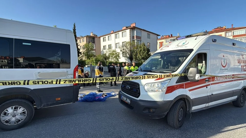Karabük üç yaşındaki Aybars kaza son dakika | Servis minibüsü küçük çocuğa çarptı | YEREL HABERLER