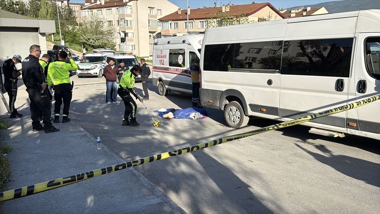 Karabük'te feci kaza: Minibüsün çarptığı çocuk yaşamını yitirdi