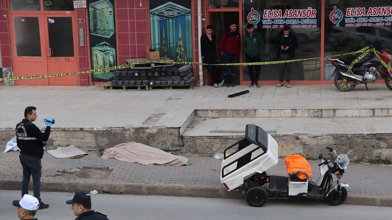 Yozgat’ta elektrikli motosikletin devrildiği trafik kazasında sürücü öldü