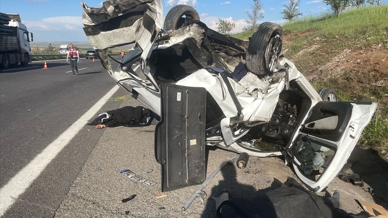 SON DAKİKA: Şanlıurfa Birecik’te feci trafik kazası, 3 ölü 5 yaralı
