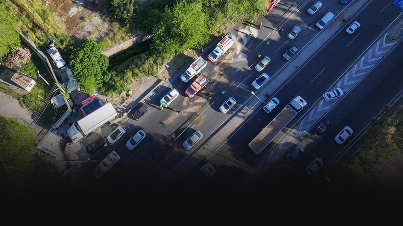 İzmir’de 10 aracı biçen TIR dehşetinde 1’i şehit, 3 ölü, 5 yaralı!