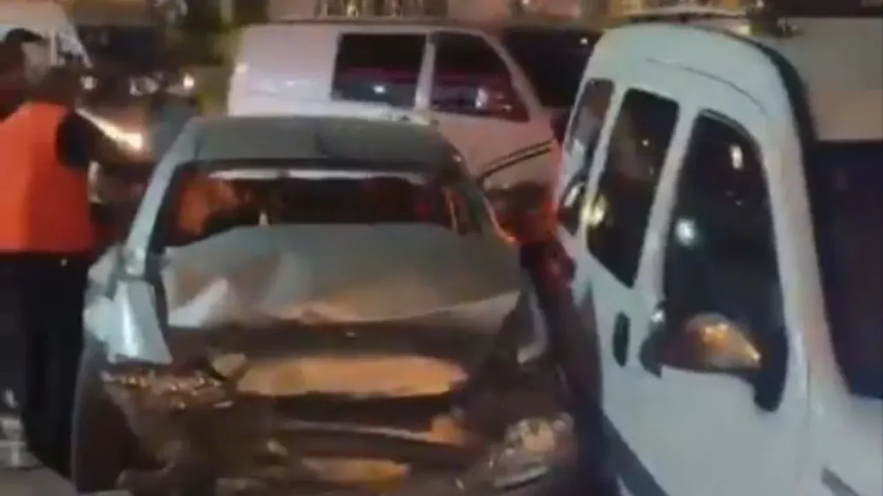 Bursa’da korkutan kaza! Araçlar kaldırıma savruldu