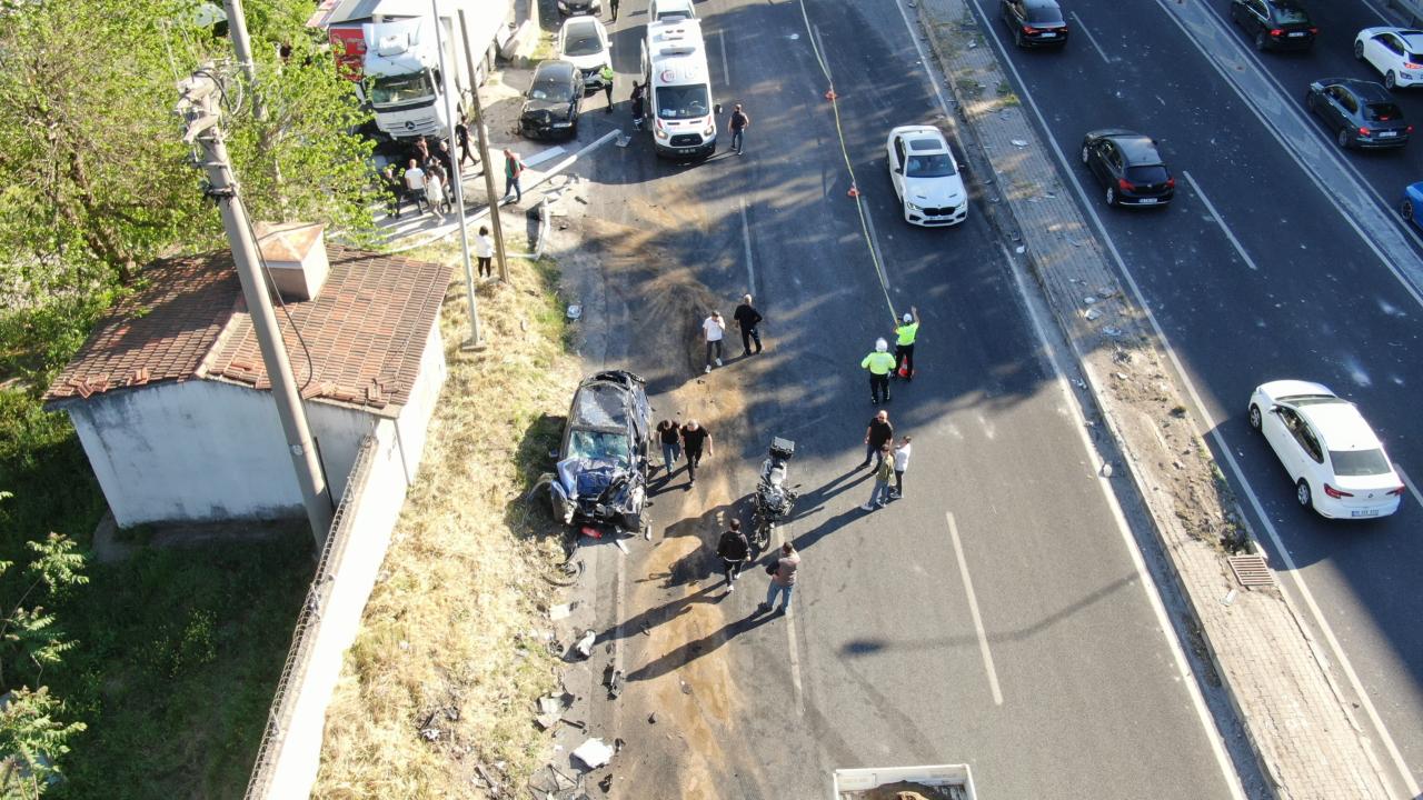 İzmir'de freni patlayan tır 9 araca çarptı