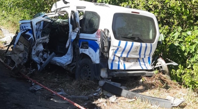 İzmir'de Trafik Kazası : 1'i polis 3 kişi hayatını kaybetti, 5 kişi yaralandı