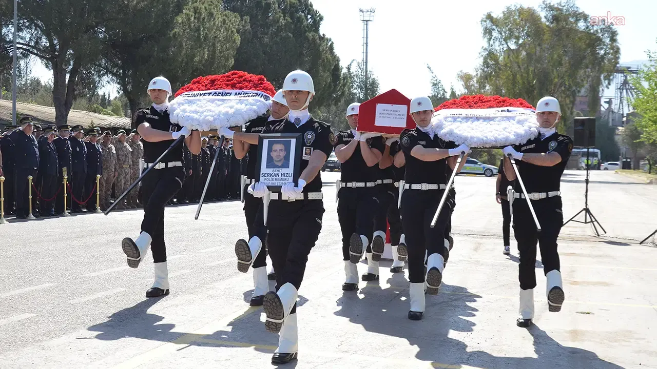 İzmir'de trafik kazasında şehit olan polis memuru Serkan Hızlı için tören düzenlendi