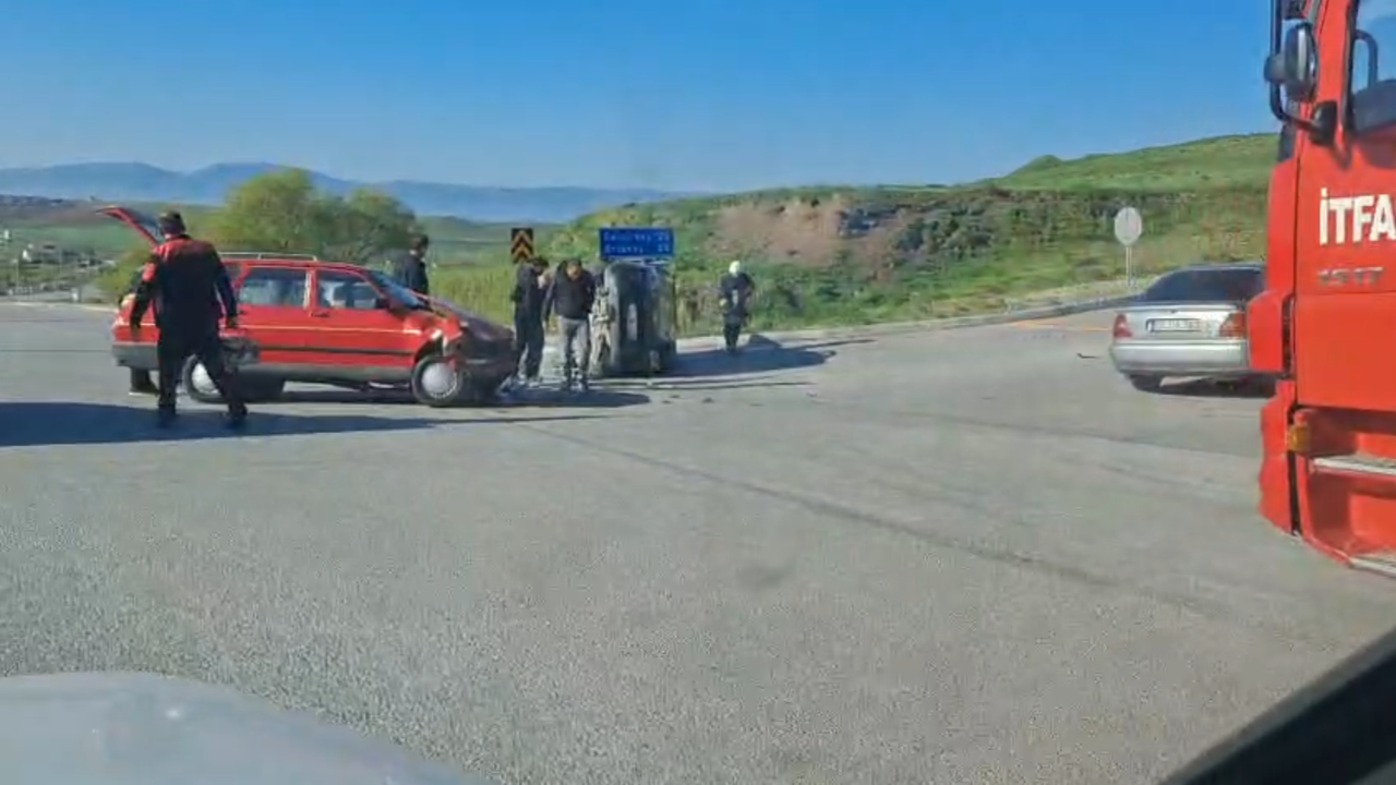 Kavşakta Korkutan Kaza: Otomobil Hurdaya Döndü