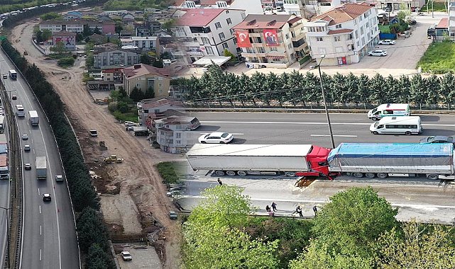 TEM'de zincirleme TIR kazası: 6 araç birbirine girdi, trafik kilitlendi!