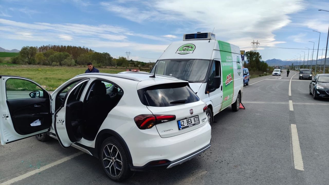 Konya Seydişehir’de minibüs ile otomobilin çarpıştığı trafik kazasında 4 yaralı