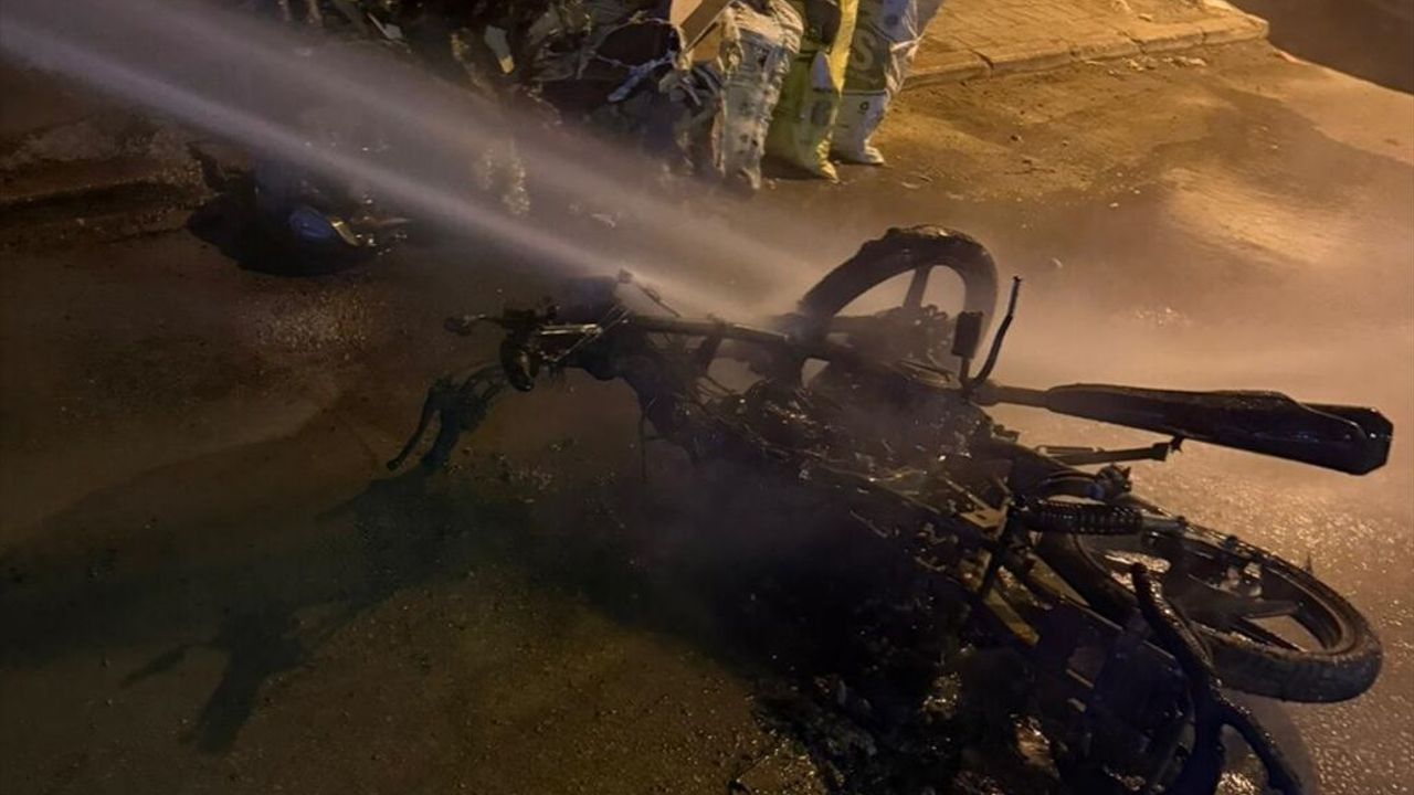 Adana Seyhan’da araba ile motosikletin çarpıştığı trafik kazasında 1 ölü, 1 ağır yaralı