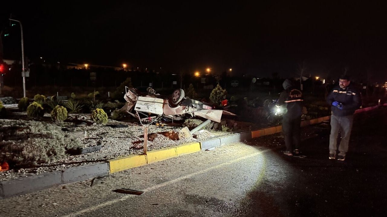 SON DAKİKA: Niğde'de feci trafik kazasında 2'si ağır 4 yaralı