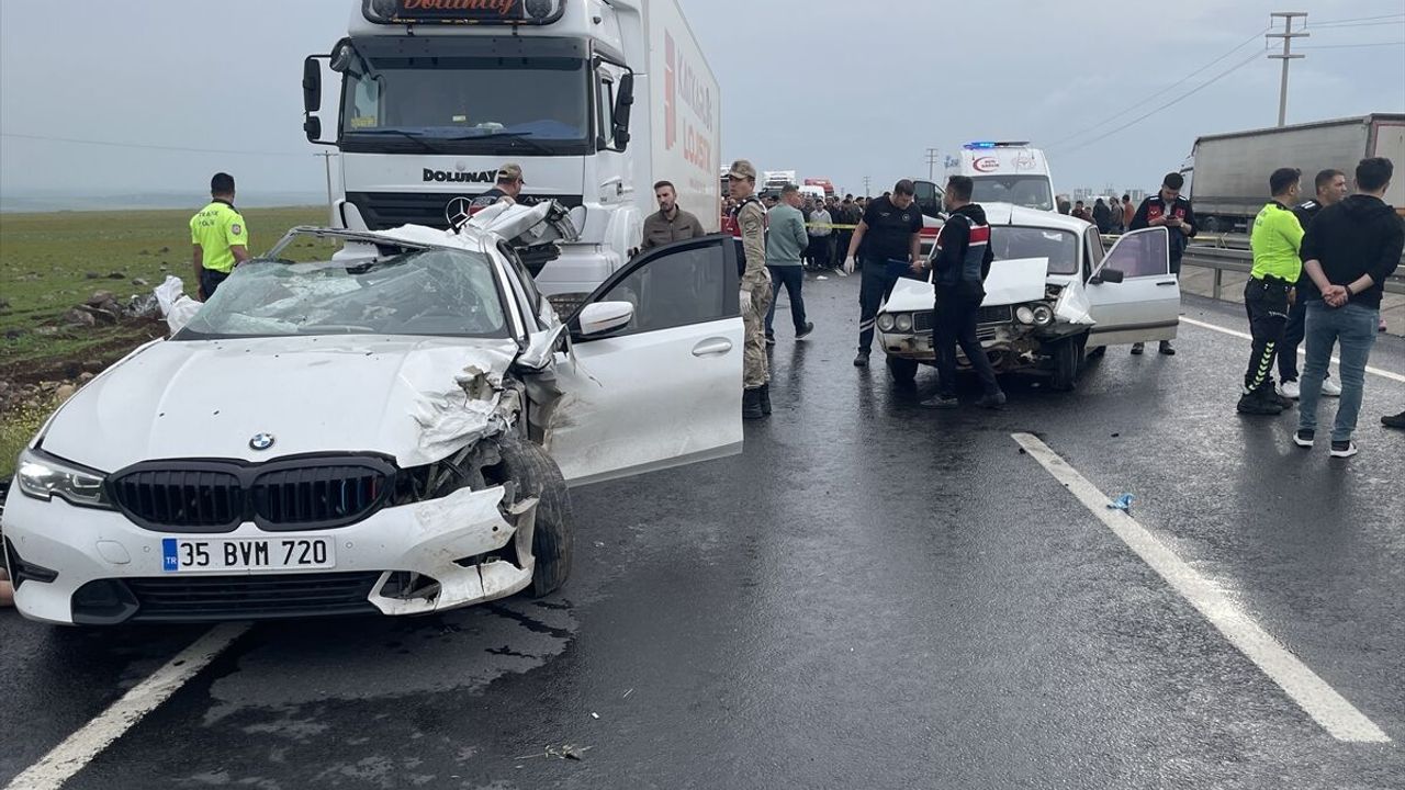 SON DAKİKA: Şanlıurfa Siverek'te feci trafik kazası, 2 ölü 2 yaralı