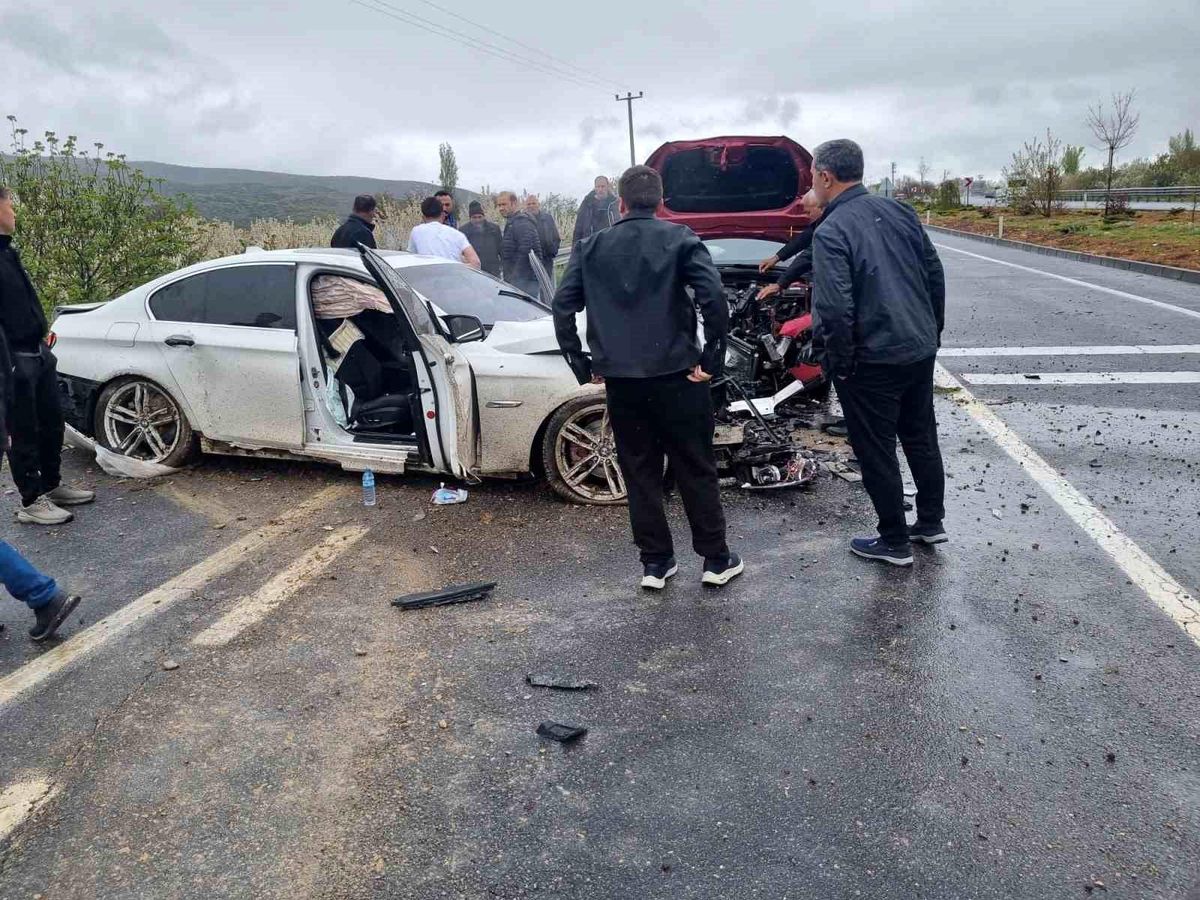 Akşehir'de trafik kazası: 4 yaralı